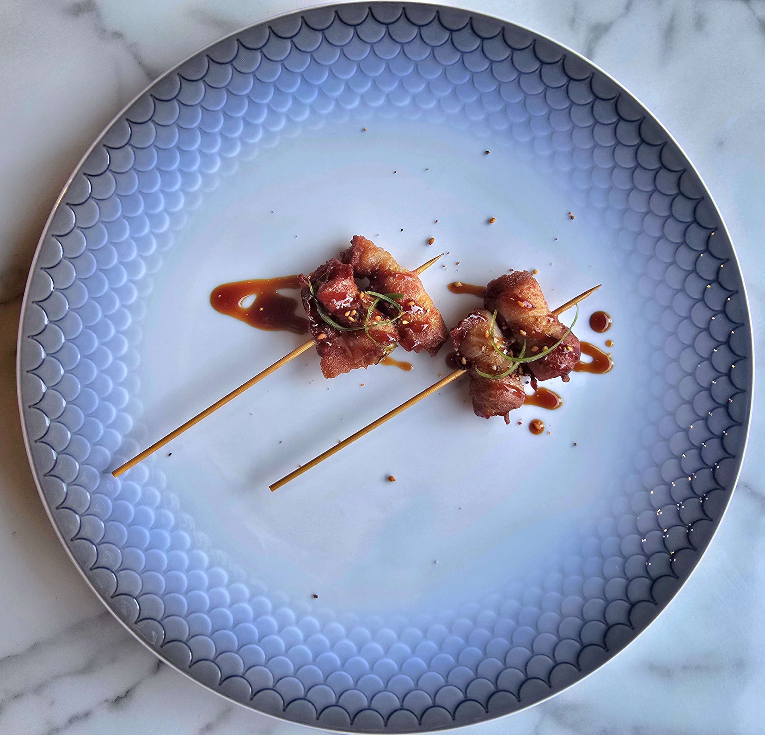 Bacon og asparges med teriyakisauce